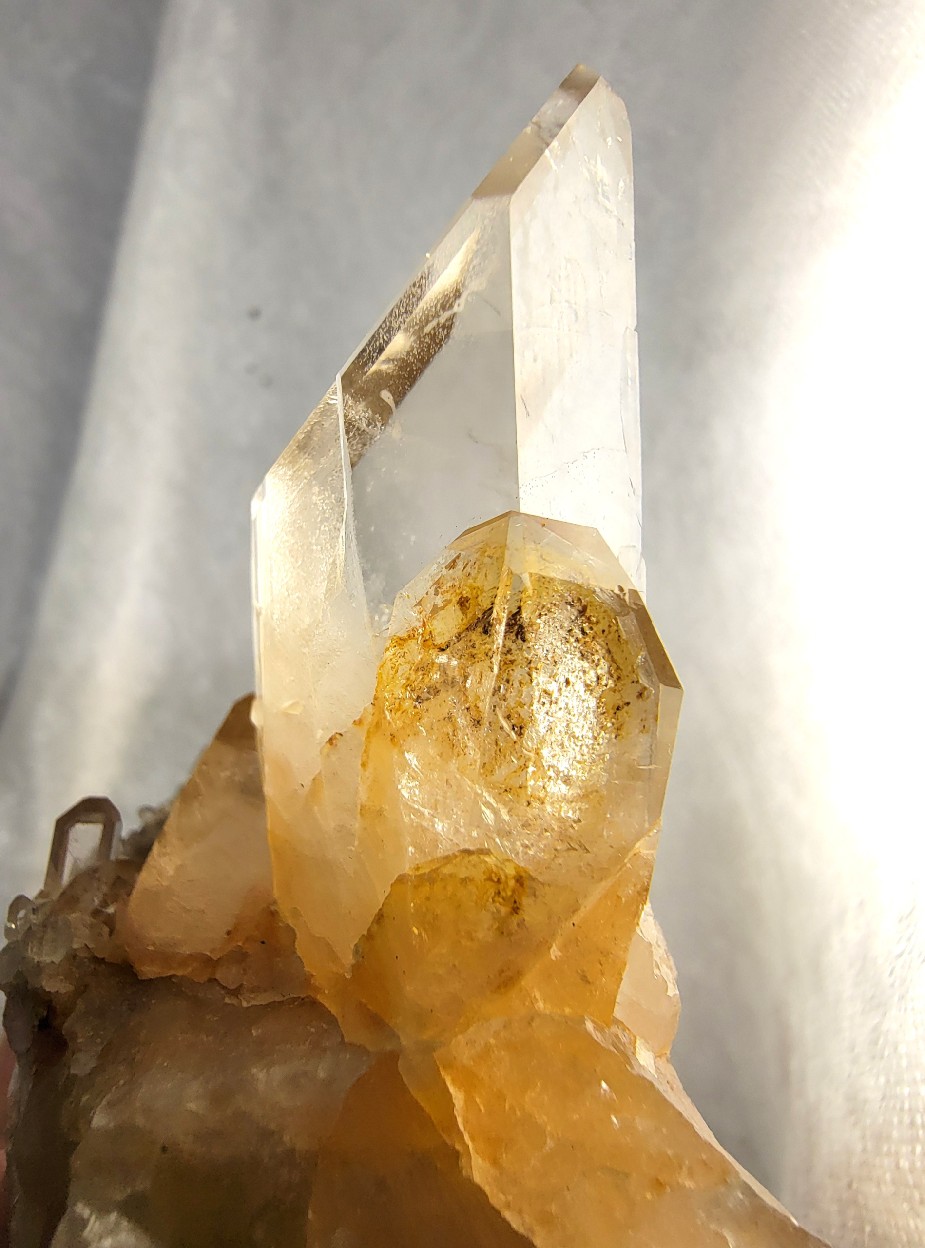Diamantina Quartz with Iron Inclusions - Image 4